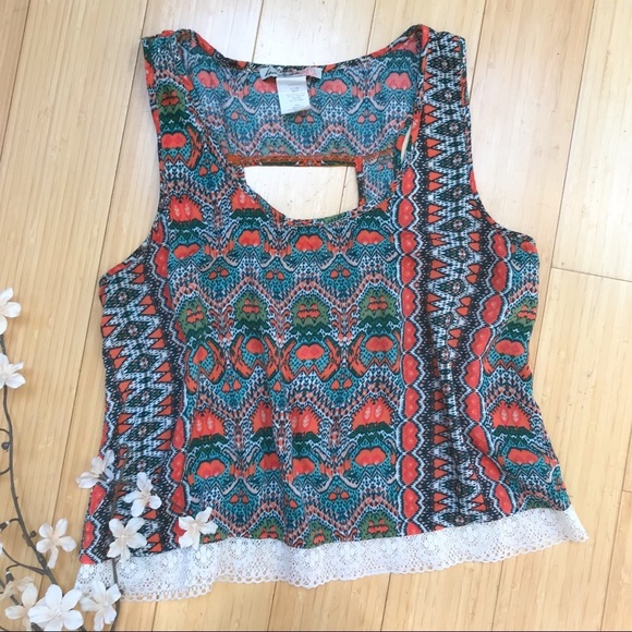 Aztec tribal and lace crochet crop top, M. - Picture 3 of 5